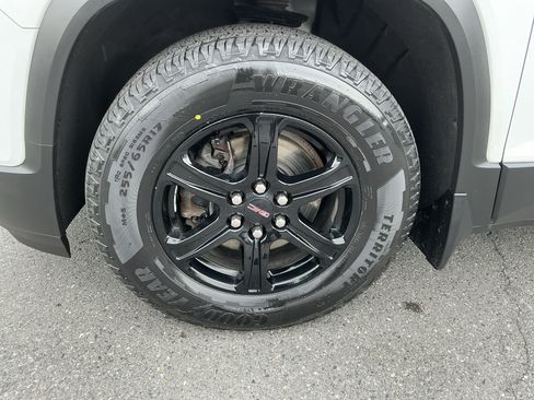 Used 2023 GMC Acadia AT4 w/ Technology Package AWD/4WD image 9