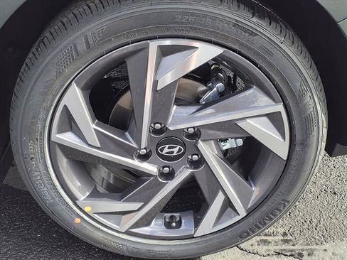 Used 2025 Hyundai Elantra Limited FWD image 4