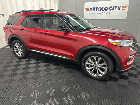Used 2023 Ford Explorer XLT w/ Equipment Group 202A AWD/4WD image 2