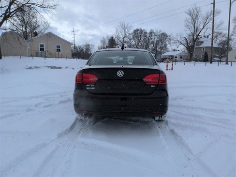 Used 2012 Volkswagen Jetta TDI w/ TDI Appearance Pkg image 3