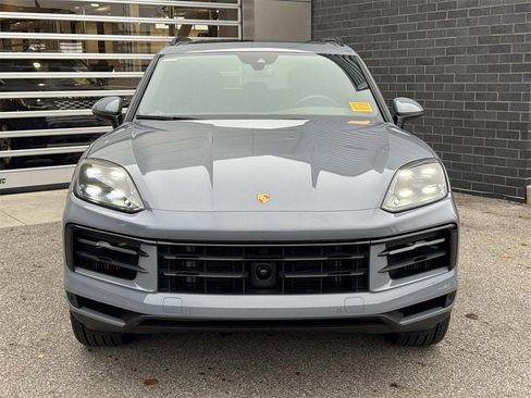 Used 2024 Porsche Cayenne image 2