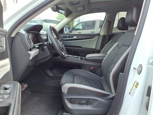 Used 2024 Volkswagen Atlas Peak Edition SE AWD/4WD image 13