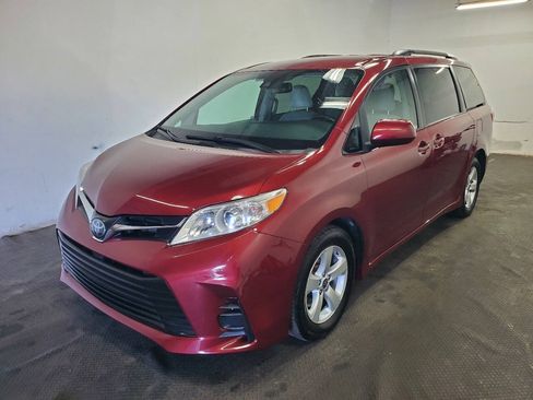 Used 2020 Toyota Sienna LE FWD image 1