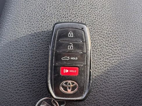 Used 2025 Toyota Camry SE image 32