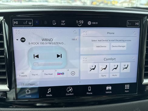 Used 2024 Chrysler Pacifica Touring-L image 42