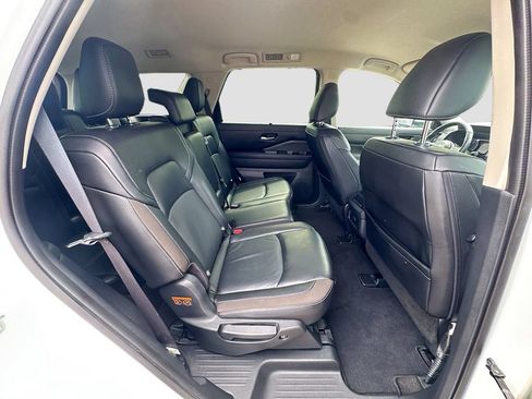 Used 2024 Nissan Pathfinder SL AWD/4WD image 29