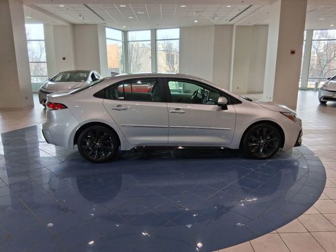 Used 2025 Toyota Corolla SE w/ SE Premium Package image 7