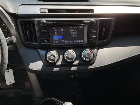 Used 2016 Toyota RAV4 LE AWD/4WD image 12