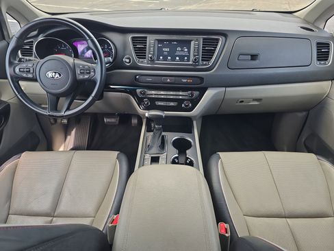 Used 2020 Kia Sedona EX image 9