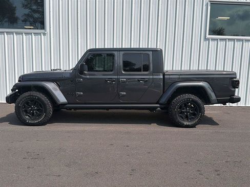 Used 2021 Jeep Gladiator Sport AWD/4WD image 2