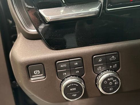 Used 2025 GMC Sierra 1500 SLT w/ SLT Premium Plus Package AWD/4WD image 11