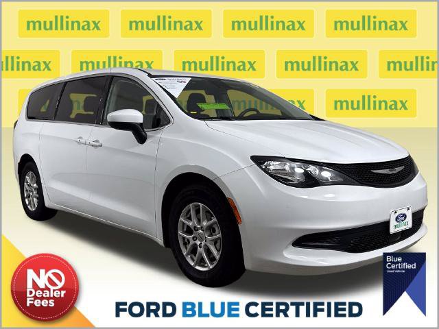 Used 2023 Chrysler Voyager LX FWD image 1