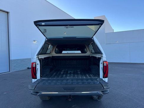 Used 2024 GMC Sierra 2500 SLT w/ SLT Premium Package AWD/4WD image 17