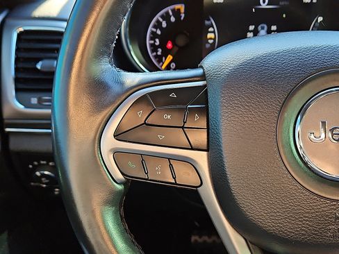 Used 2019 Jeep Grand Cherokee Limited image 17