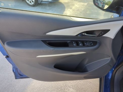 Used 2020 Chevrolet Bolt Premier FWD image 10