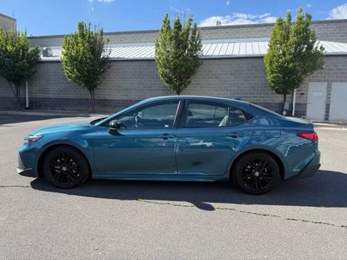 Used 2025 Toyota Camry SE w/ Convenience Package FWD image 1