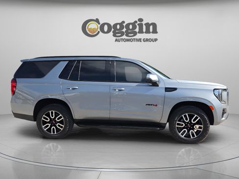 Used 2024 GMC Yukon AT4 w/ Technology Package AWD/4WD image 6