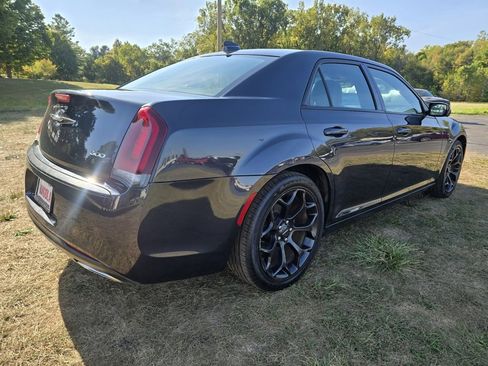 Used 2019 Chrysler 300 S image 5
