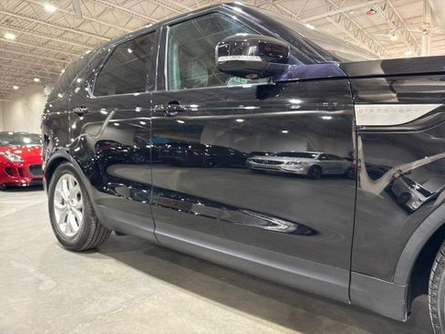 Used 2018 Land Rover Discovery SE image 25