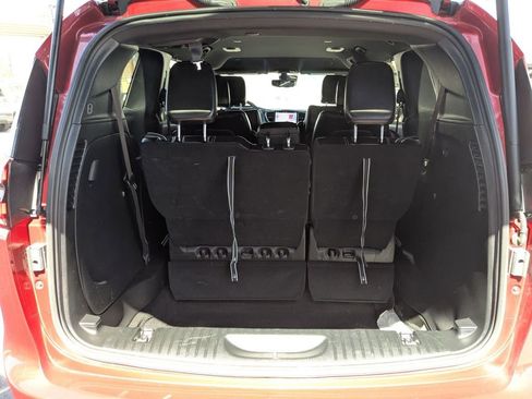 Used 2025 Chrysler Pacifica Select image 26