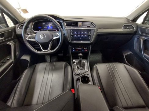 Used 2023 Volkswagen Tiguan SE AWD/4WD image 38