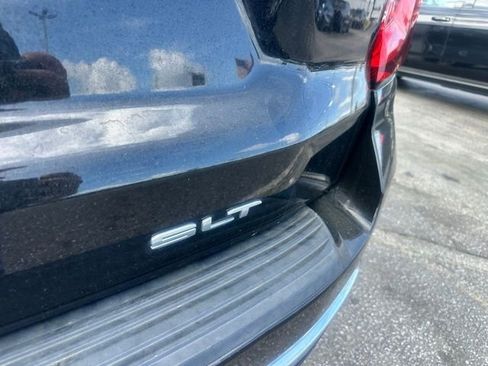 Used 2023 GMC Yukon SLT w/ SLT Luxury Package image 8