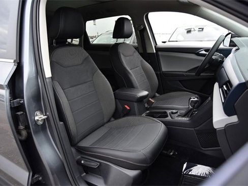 Certified 2022 Volkswagen Taos SE w/ Panoramic Sunroof Package image 20