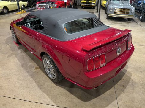 Used 2005 Ford Mustang GT Premium RWD image 30