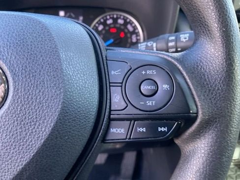 Used 2022 Toyota RAV4 XLE image 33