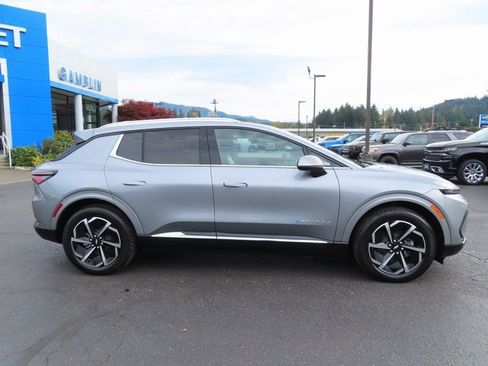 Certified 2025 Chevrolet Equinox EV LT w/ Convenience Package image 8