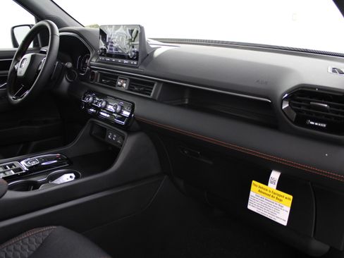 New 2025 Honda Pilot Sport image 30