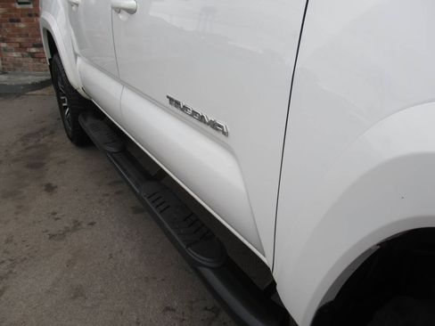 Used 2020 Toyota Tacoma TRD Sport image 6