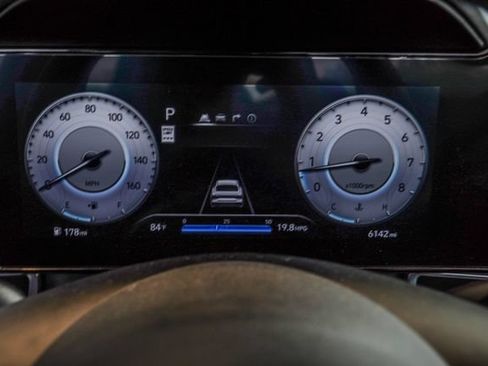 Certified 2025 Hyundai Elantra SEL FWD image 22