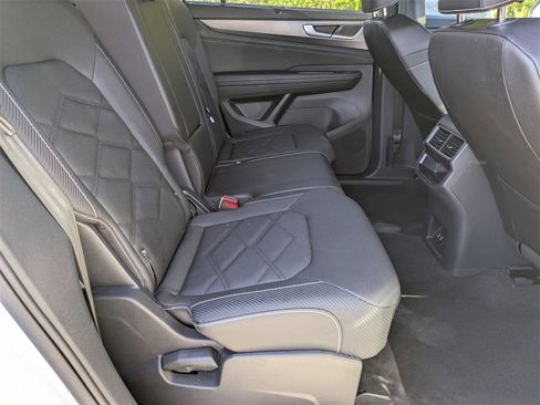 Used 2025 Volkswagen Atlas Cross Sport SE image 24