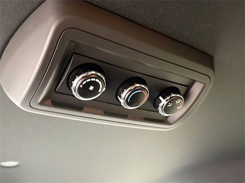 Used 2016 Dodge Grand Caravan SE image 24