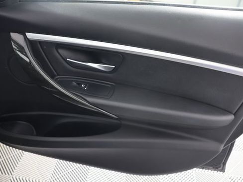 Used 2018 BMW 328d xDrive Wagon AWD/4WD image 29