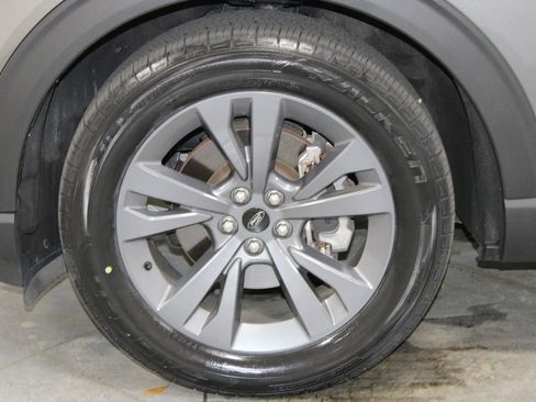 Used 2023 Ford Explorer XLT w/ Equipment Group 202A RWD image 18