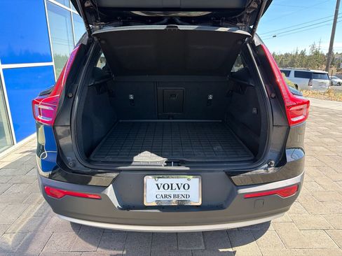 Used 2020 Volvo XC40 T5 Momentum w/ Protection Package Premier AWD/4WD image 9