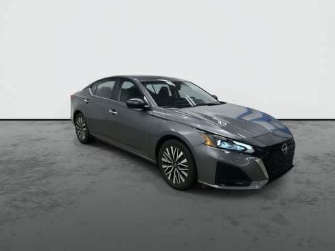 Used 2024 Nissan Altima 2.5 SV FWD image 5