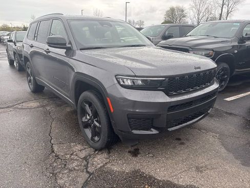 Used 2023 Jeep Grand Cherokee L Laredo AWD/4WD image 5