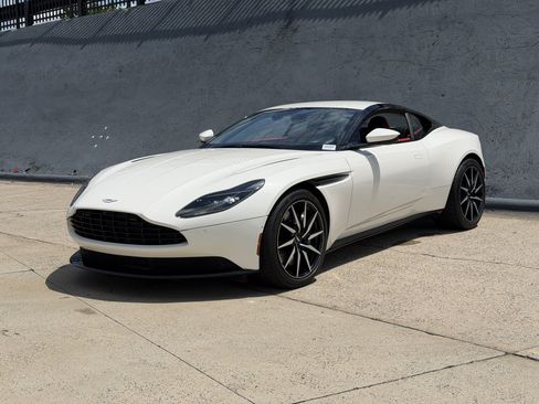 Used 2019 Aston Martin DB11 Coupe RWD image 13