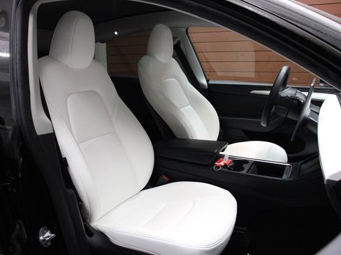 Used 2023 Tesla Model Y 2WD image 25