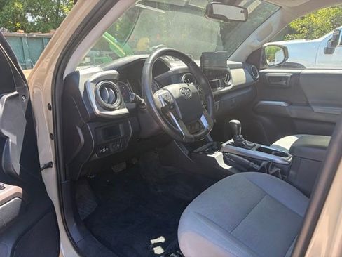 Used 2019 Toyota Tacoma SR5 RWD image 8