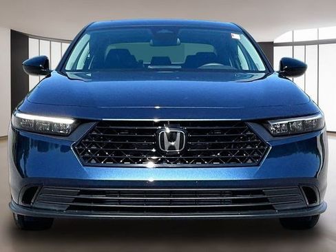 Certified 2025 Honda Accord SE image 2
