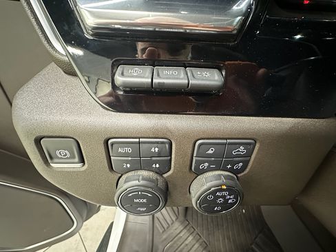 Certified 2025 Chevrolet Silverado 2500 LTZ w/ LTZ Premium Package image 28