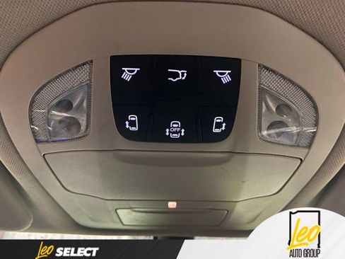 Used 2023 Chrysler Pacifica Touring-L FWD image 14