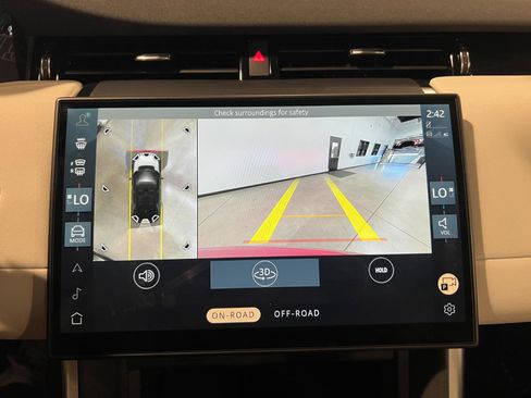 Used 2025 Land Rover Discovery Sport S image 17