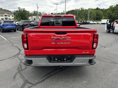 New 2025 GMC Sierra 1500 SLE w/ Preferred Package