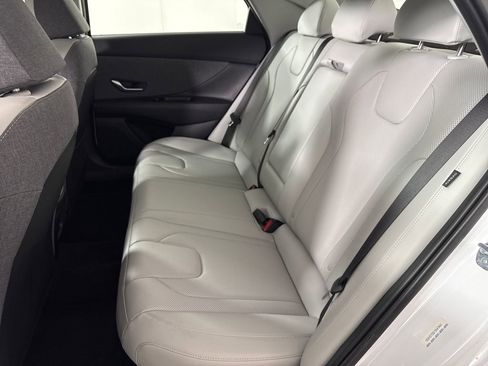 Used 2025 Hyundai Elantra Limited FWD image 15