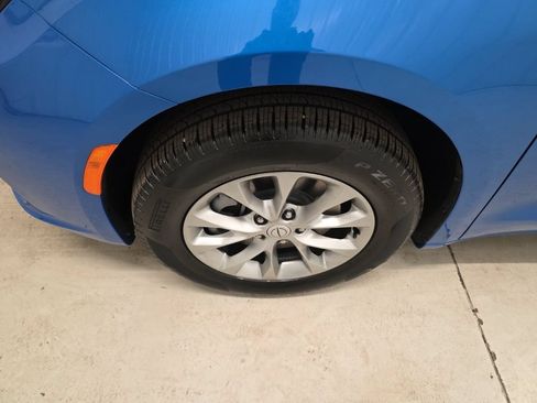 New 2026 Chrysler Pacifica Select AWD/4WD image 2
